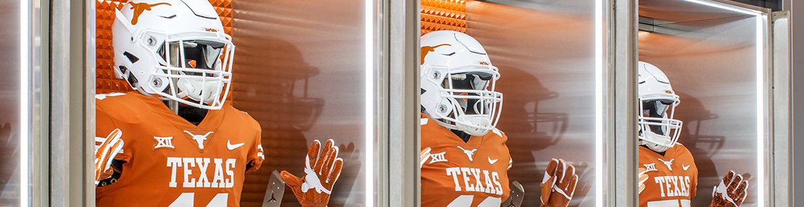 2511_UT MN Athletic Center Reno_Locker Close Up_1162x300