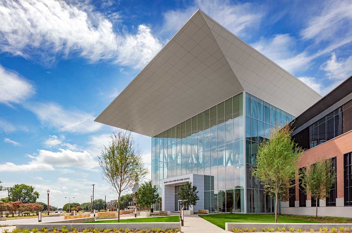 2921-01-Baylor-Hurd-Welcome-Center_Exterior_1162x768