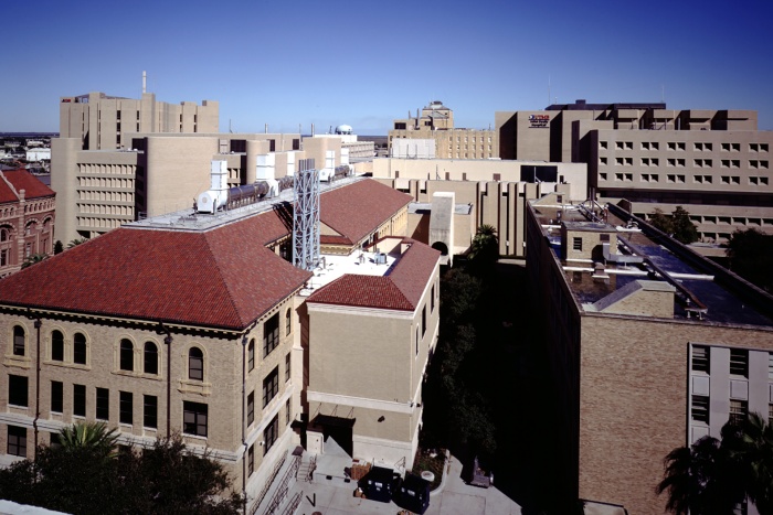 2004: Establishing Our Biocontainment Expertise