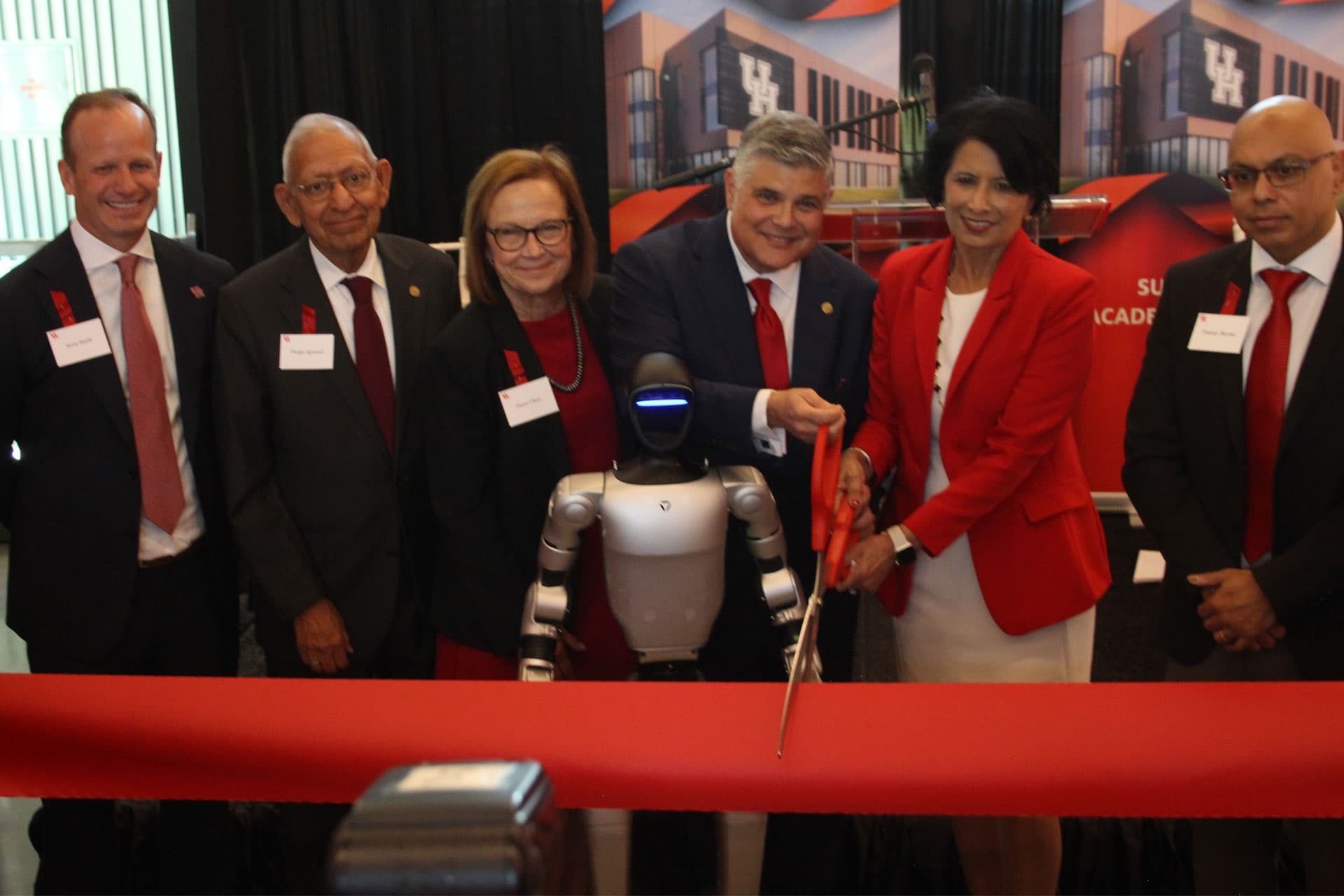 University of Houston at Sugar Land Holds Ribbon-Cutting for Engineering Building